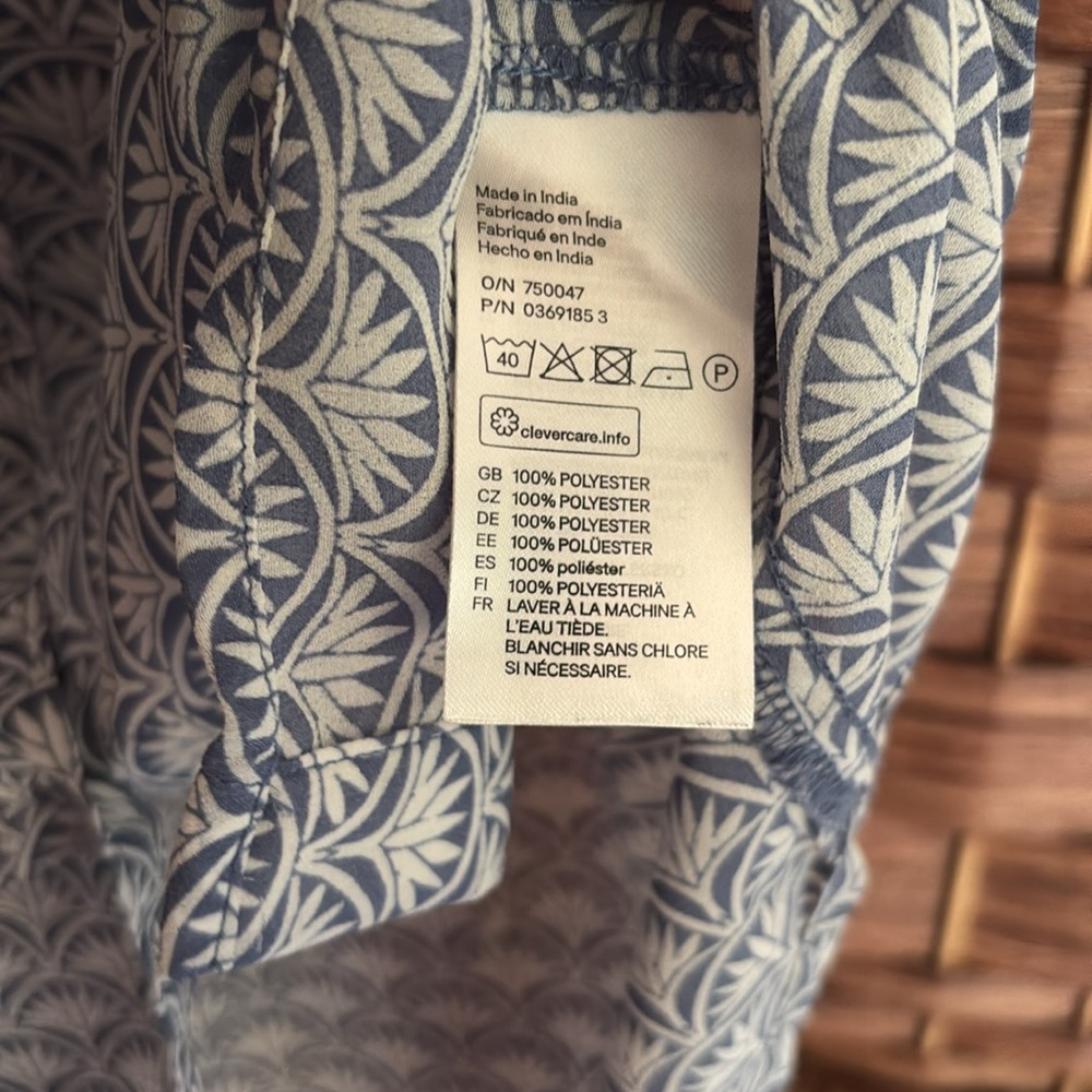 H&M Blue and White sleeveless collared button down sheer blouse size 10 - Picture 6 of 6